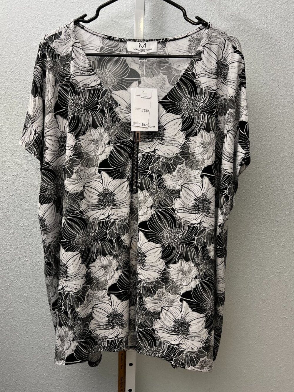 NWT Magaschoni Women's Black & White Floral Short-Sleeve Blouse SZ 3X